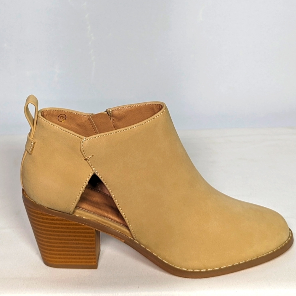 NEW Coutgo Womens Cut out Ankle Boot 7.5 almond cream